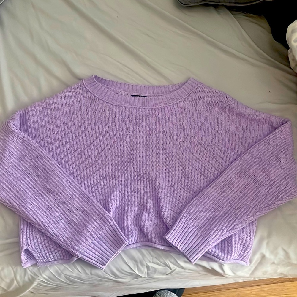 Cute cropped purple sweater in good condition